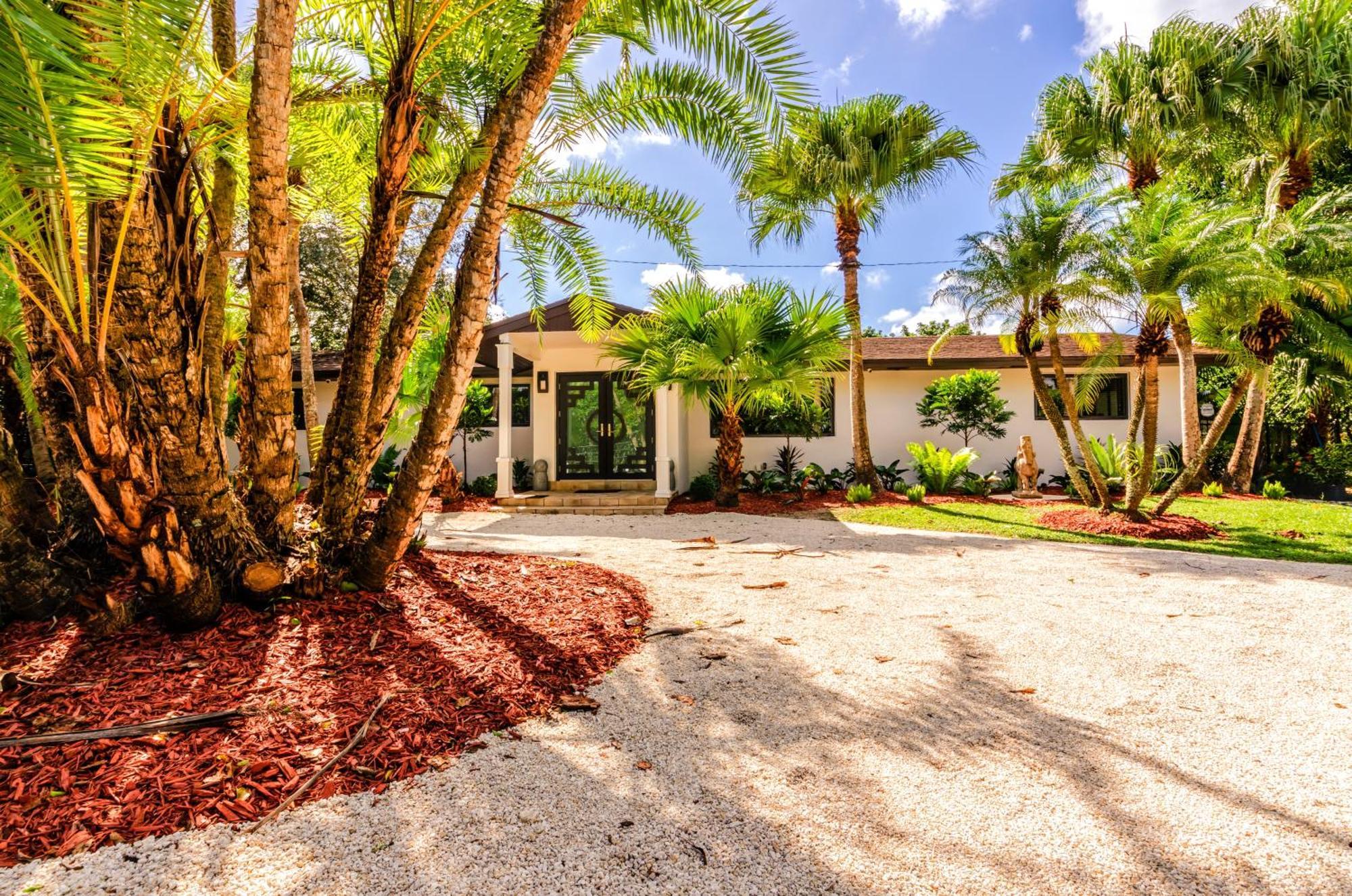 Villa Magical Wonderkoi House In A Japanese Koi Garden à Miami Extérieur photo